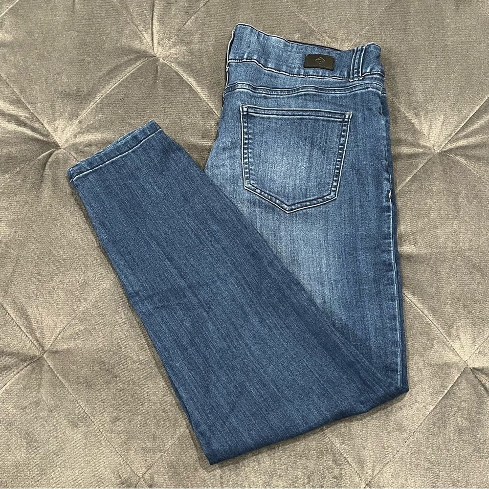Truth & Theory Skinny Jeans - Size 14